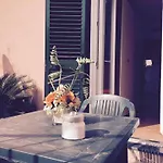Les Petites Maisons Maison Rouge Апартаменты *