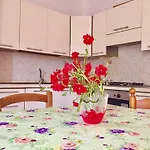 Les Petites Maisons Maison Rouge Apartman