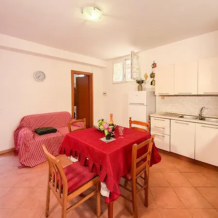 Les Petites Maisons Maison Rouge Apartman